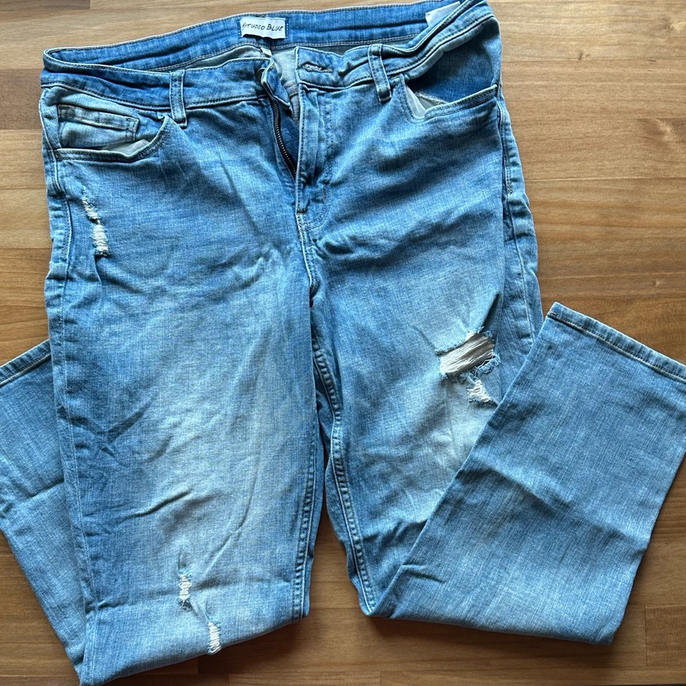 Studio Blue Women’s Blue Distressed Jeans 33